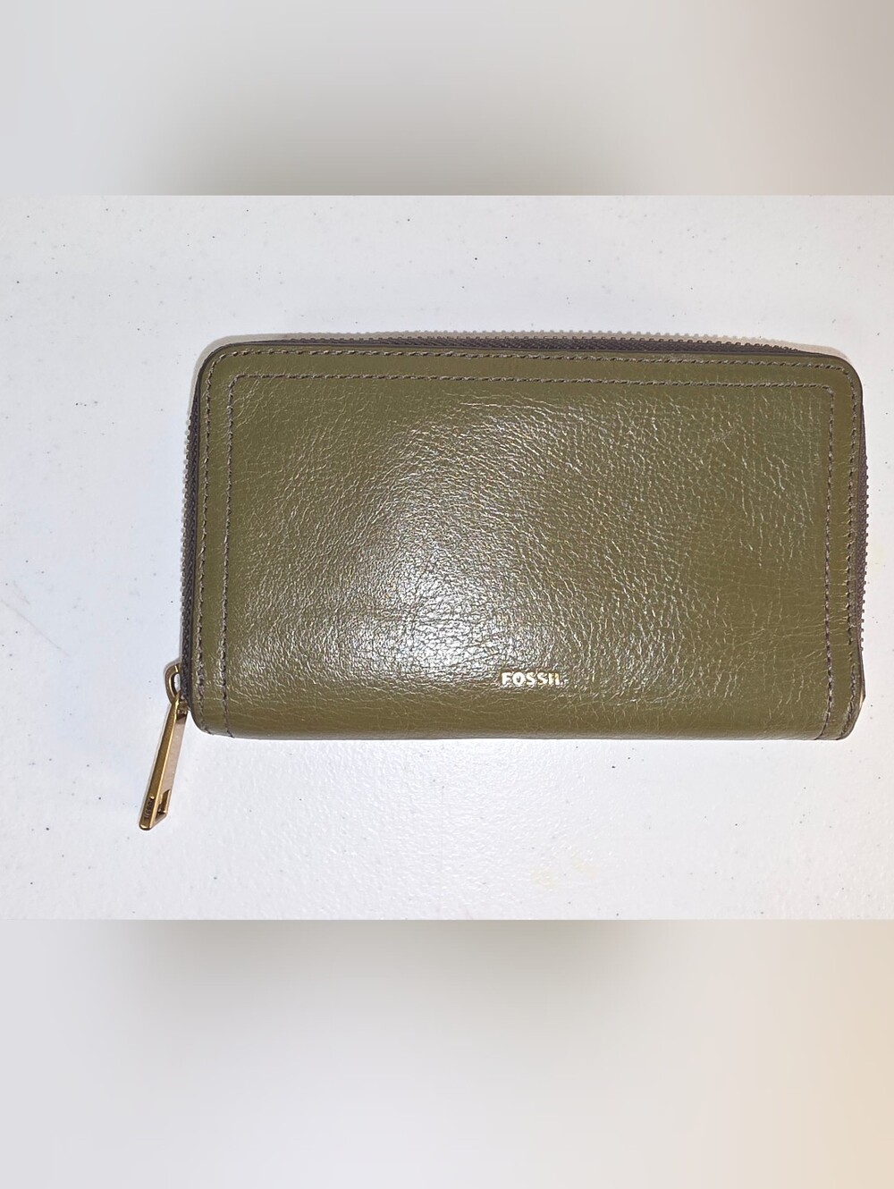 Fossil Men’s Olive Leather Zip Wallet